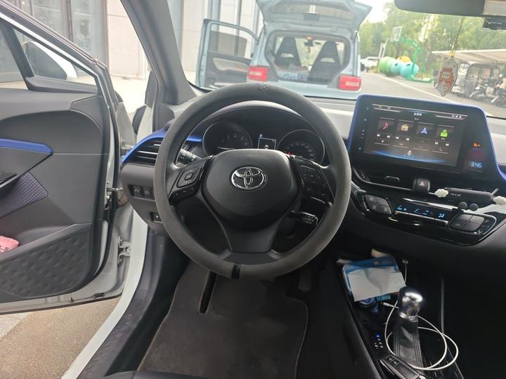 C-HR 2020 2.0L Leading photo 3