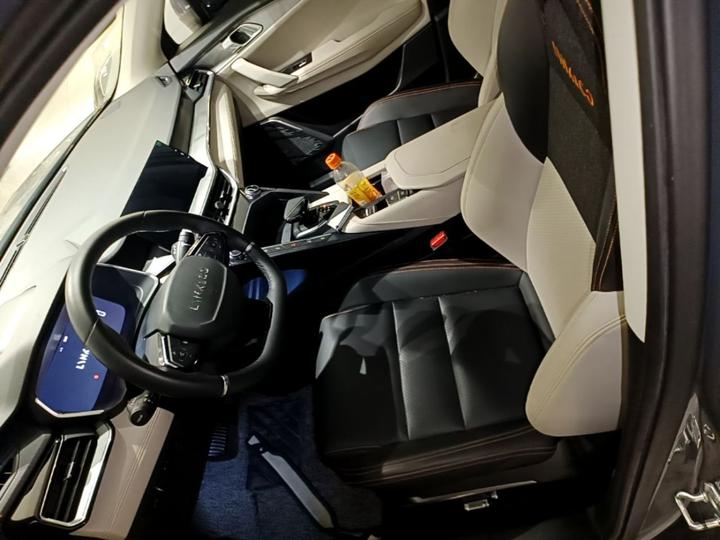 06 EM-P 2020 PHEV Plus photo 6