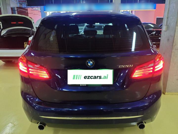 2 Series Wagon Imported 2014 220i Luxury Design Package photo 3