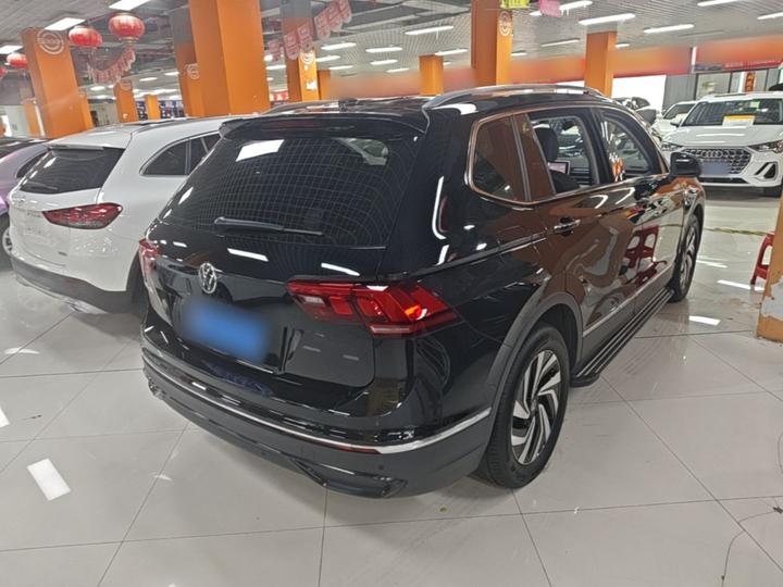 Tiguan L 2025 300TSI AT RWD photo 4