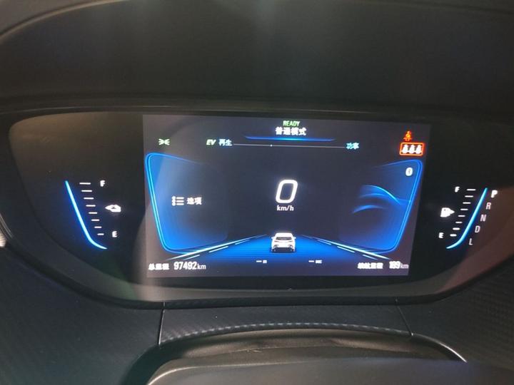 6 2020 PHEV photo 3