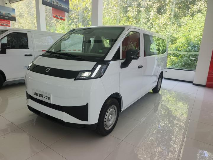 V 2025 V7E 51.4kWh photo 4
