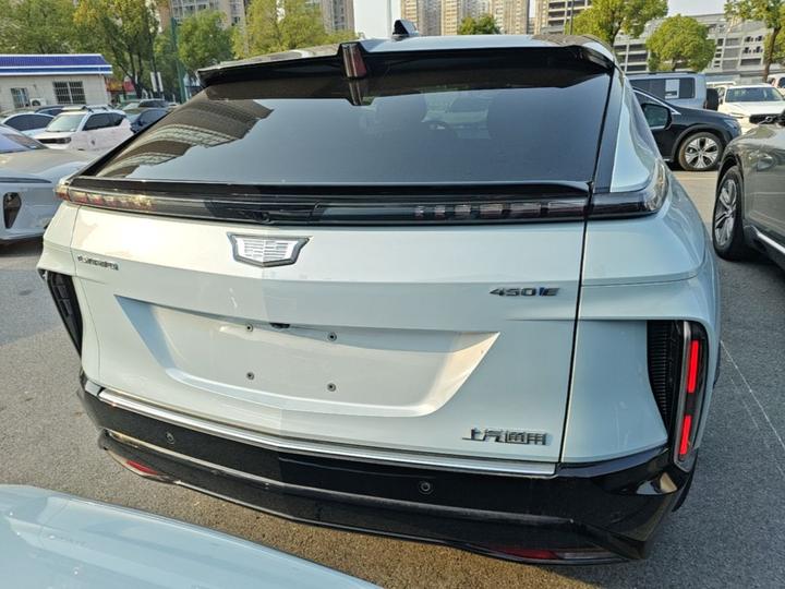 IQ 2022 RWD Long Range Luxury photo 3