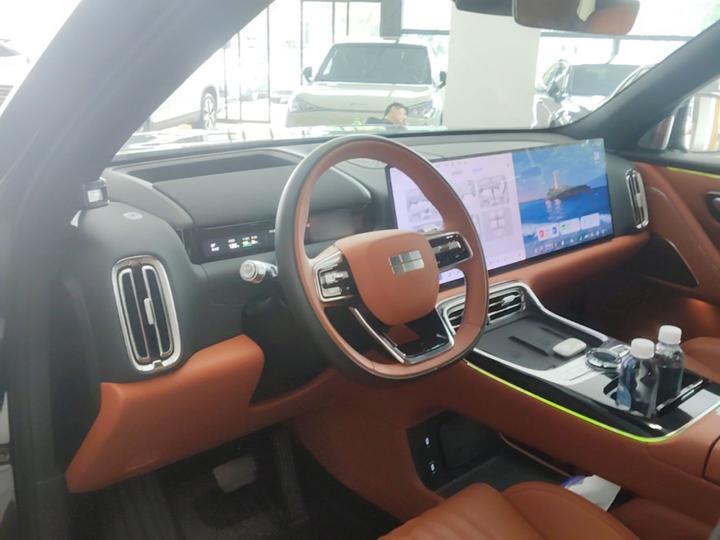Galaxy M9 2025 210km AWD Pilot photo 5