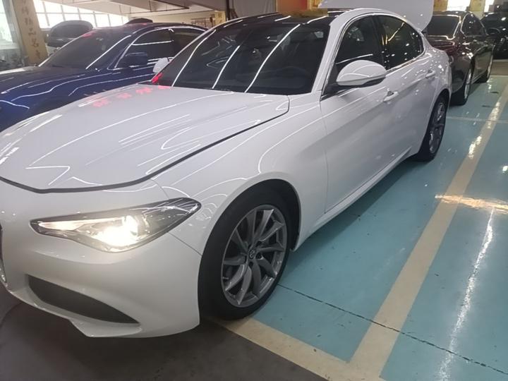 Alfa Romeo Giulia 2017 2.0T 200HP Luxury