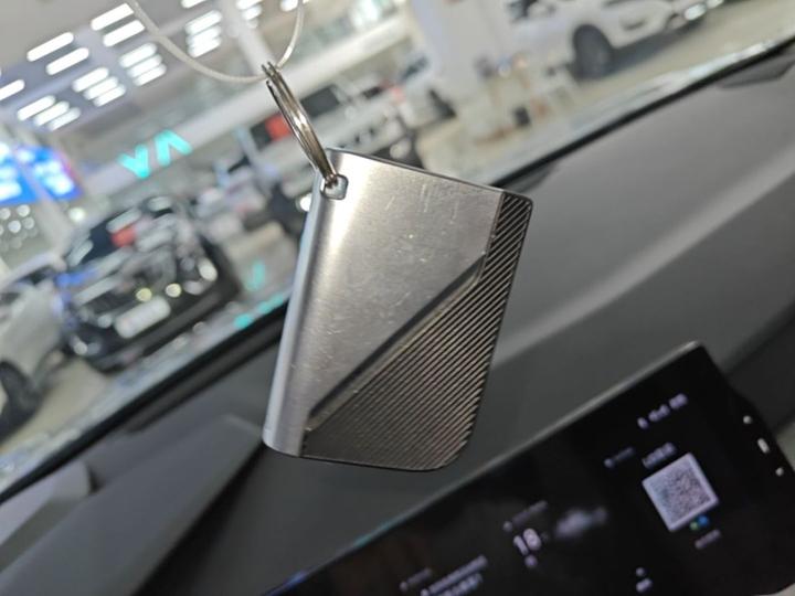 06 EM-P 2022 PHEV 84KM Range Pro photo 8
