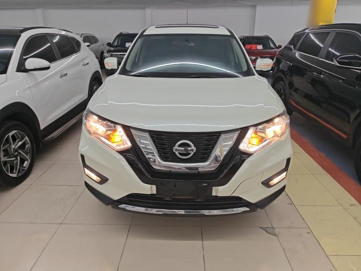 X-Trail 2017 2.0L CVT Comfort 2WD photo 2