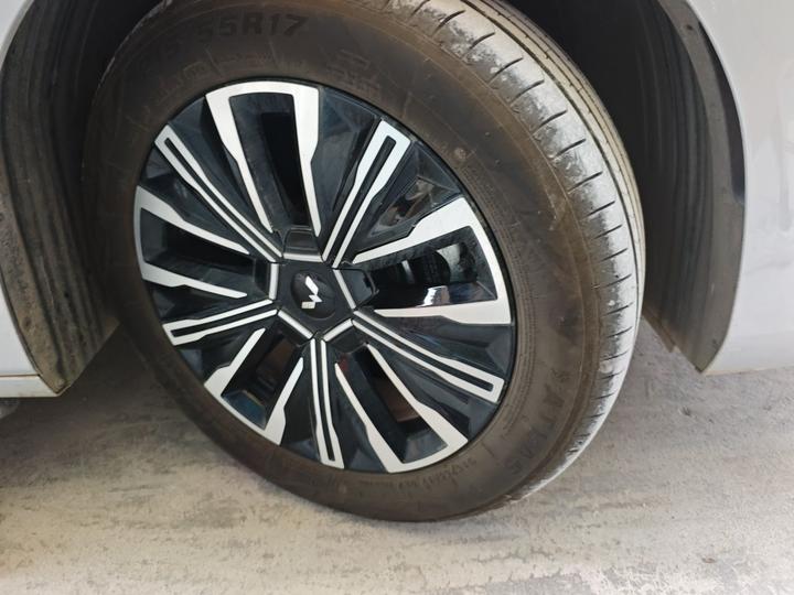 730 EV 2025 125km Luxury photo 8