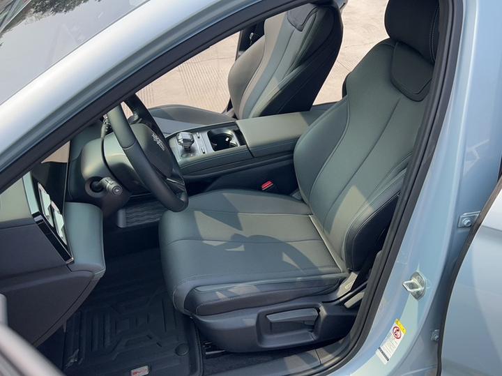 Qin L 2024 DM-i 80KM Leading photo 6