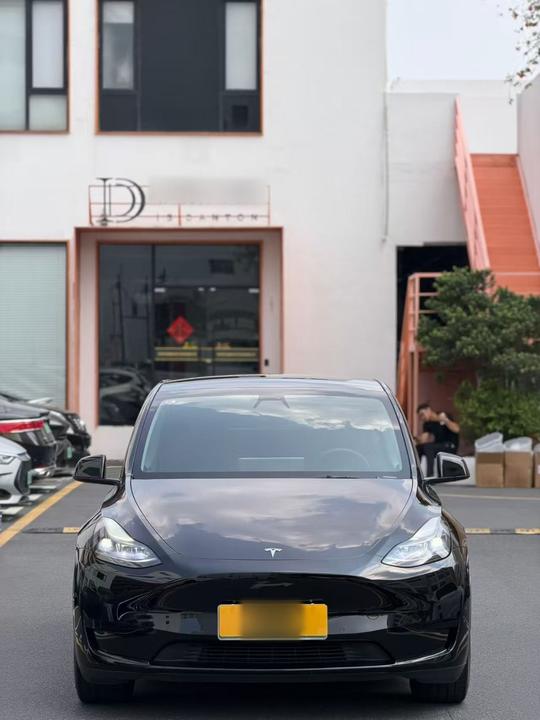 Model Y 2022 RWD photo 2
