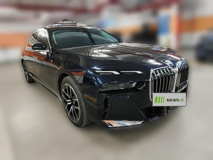 7 Series 2023 735Li M Sport Package photo 3