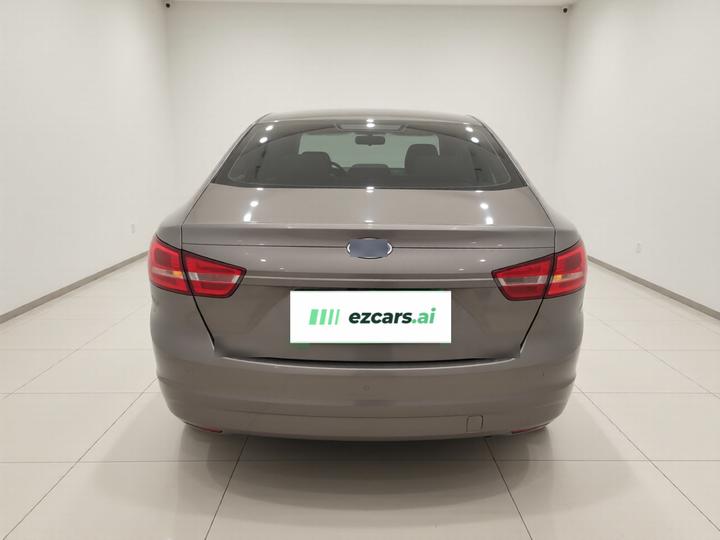 Escort 2015 1.5L MT Comfort photo 3
