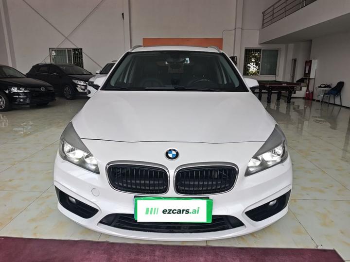 2 Series Wagon 2015 218i Leading photo 2