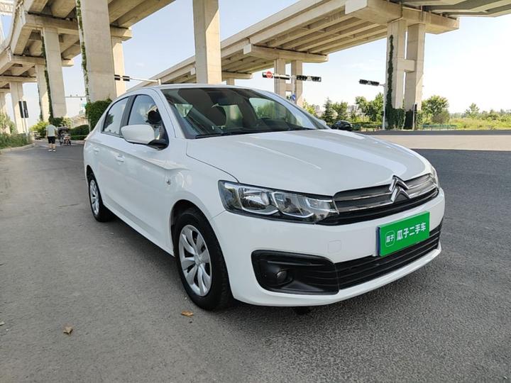 2018 1.6L MT Fashion photo 3