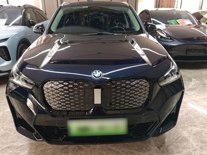 iX1 2023 eDrive25L M Sport Package photo 2