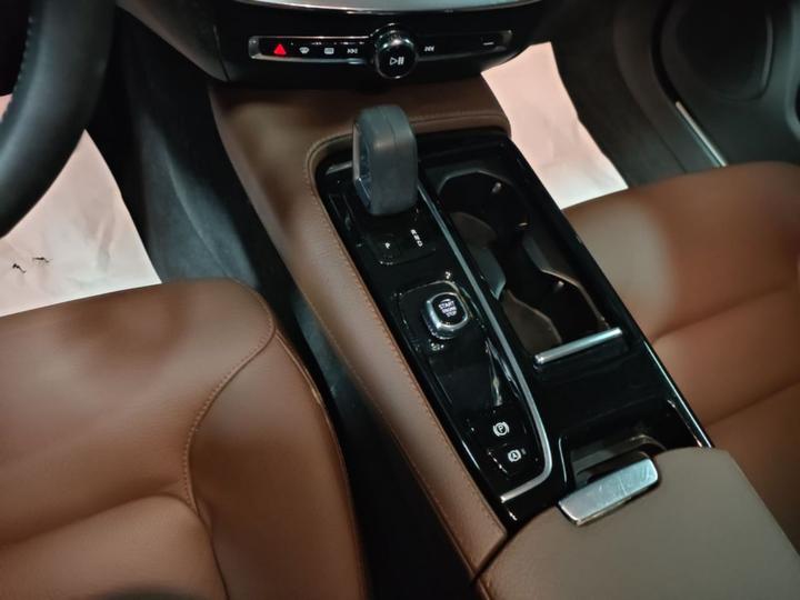 S60 EV 2022 T8 E Hybrid AWD Luxury photo 3