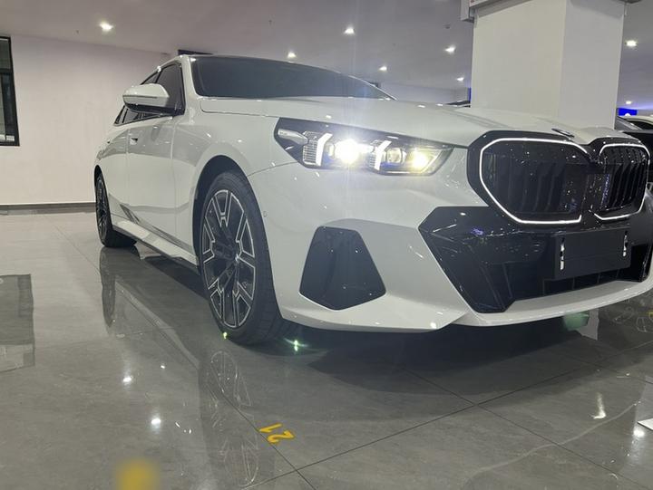 5 Series 2026 Facelift 530Li Exclusive M Sport Package photo 3