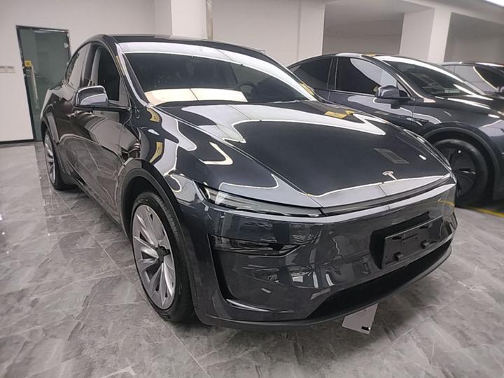 Model Y 2025 Long Range AWD Launch Edition photo 3