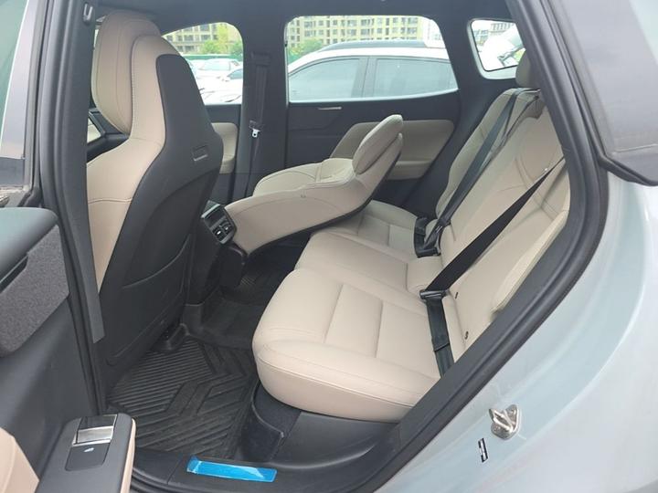 XC70 Hybrid 2026 RWD Long Range Core photo 4