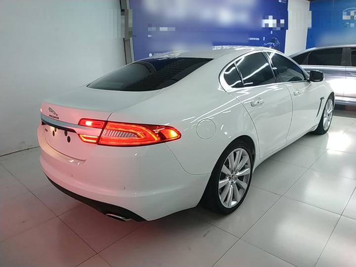 XF 2015 XF 2.0T 80 Collection Luxury photo 4
