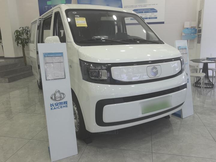 Changan EM80 2026 Comfort 6-Seater 50kWh 380km 2C