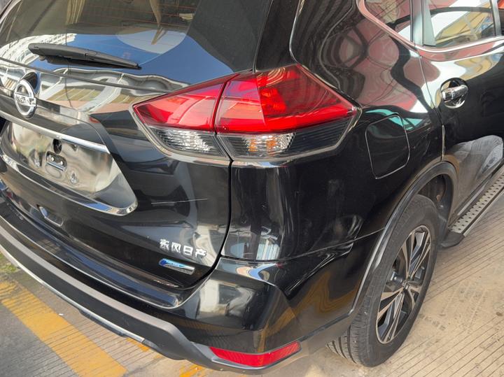 X-Trail 2017 2.5L CVT Luxury 4WD photo 4
