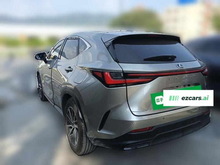 NX EV 2023 400h+ photo 4