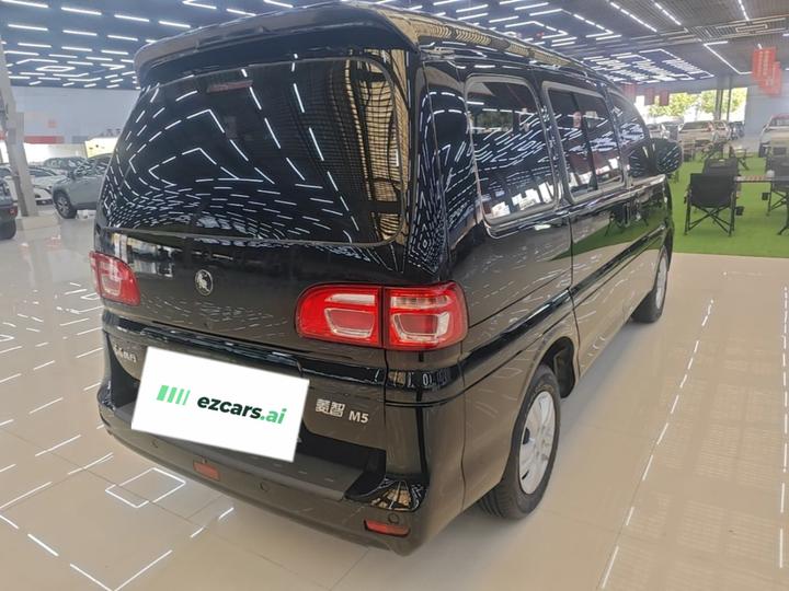 Lingzhi 2025 M5 1.6L Short Wheelbase 7-Seater photo 6