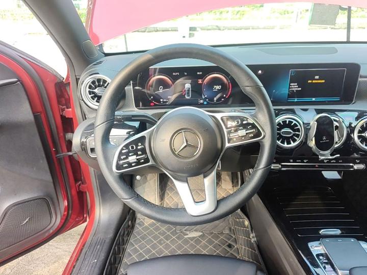 A-Class 2019 A 200 L photo 3