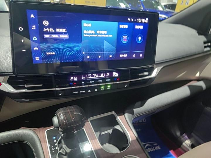 Granvia 2023 2.5L Hybrid Premium PLUS photo 4