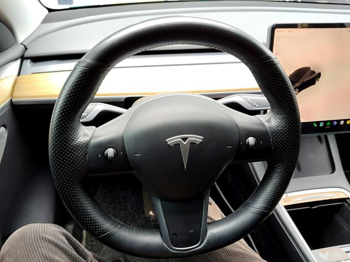 Model Y 2022 Long Range AWD photo 2