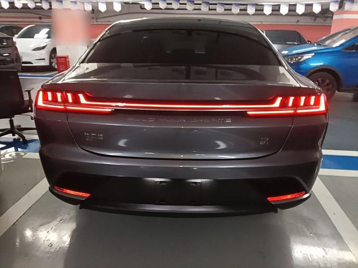 Han 2021 EV Standard Range Luxury photo 3