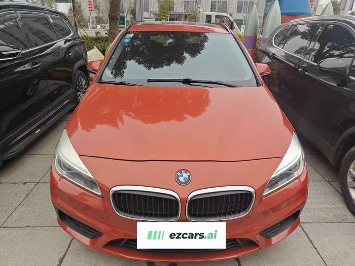 2 Series Wagon 2016 218i Leading photo 2