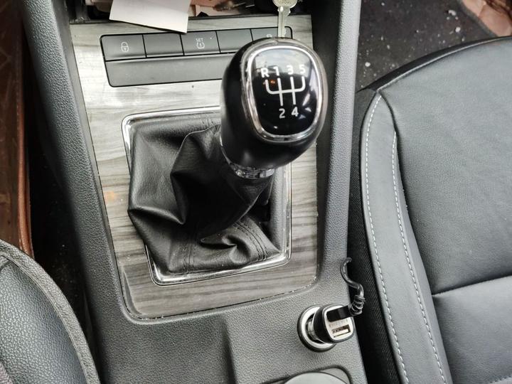 Octavia 2016 1.6L MT photo 6