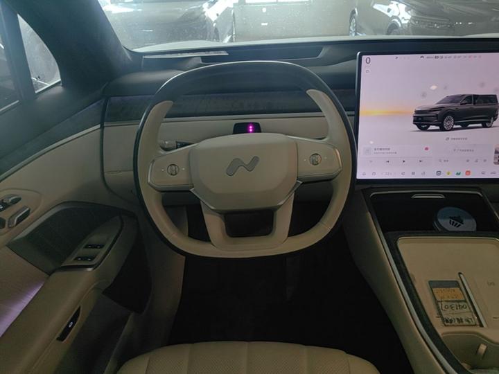 L90 2025 Ultra 6-Seater 60 photo 7