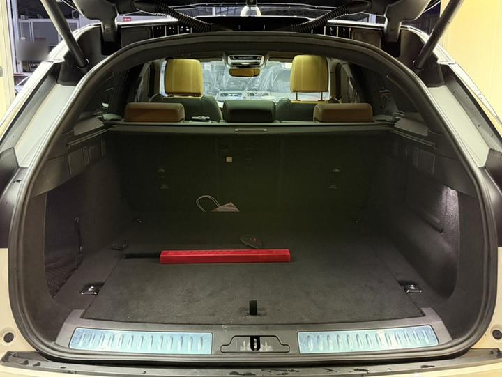 Range Rover Velar 2023 250PS photo 8