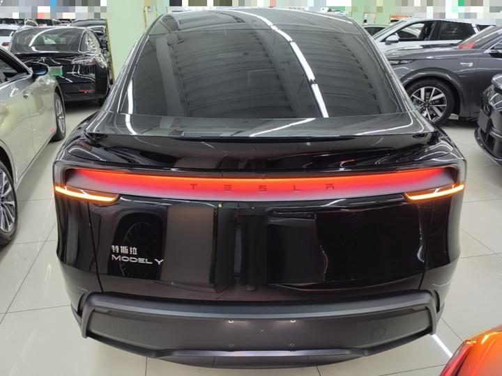 Model Y 2026 RWD photo 5