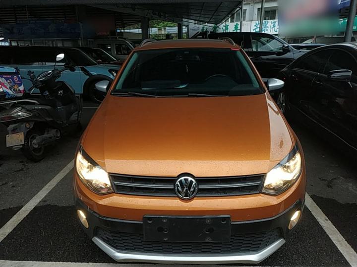 2014 1.6L Cross Polo AT photo 2