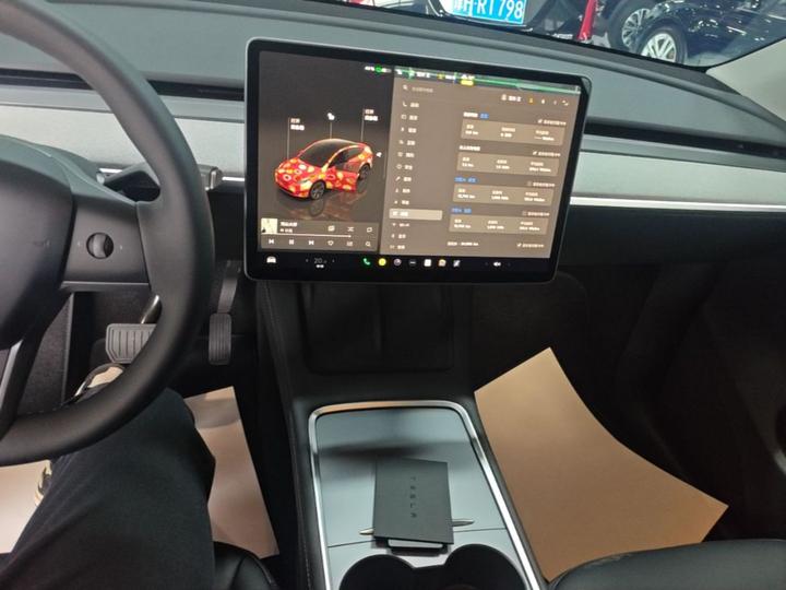 Model Y 2024 Long Range AWD photo 8