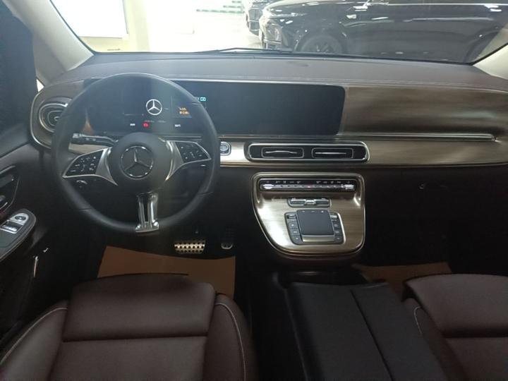 V-Class 2024 V 300 L Long Wheelbase Luxury photo 5