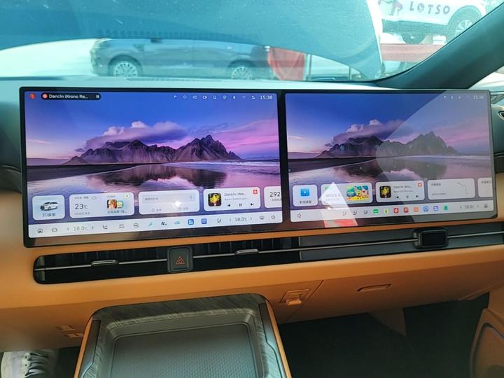 2025 AWD 8 photo 8