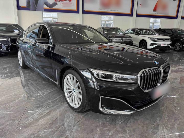 7 Series 2019 Facelift 730Li Luxury photo 2