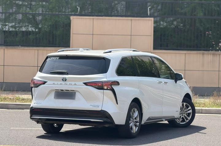 Sienna 2021 2.5L Hybrid Platinum photo 2