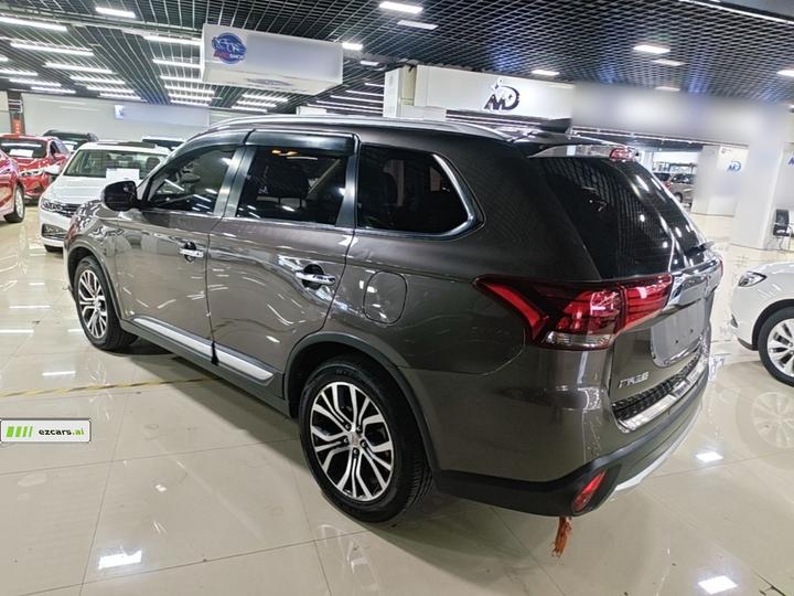 Outlander 2018 2.4L AWD Elite 5-Seater photo 4