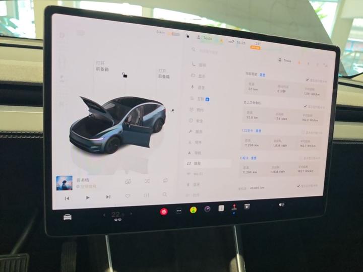 Model Y 2025 RWD photo 8