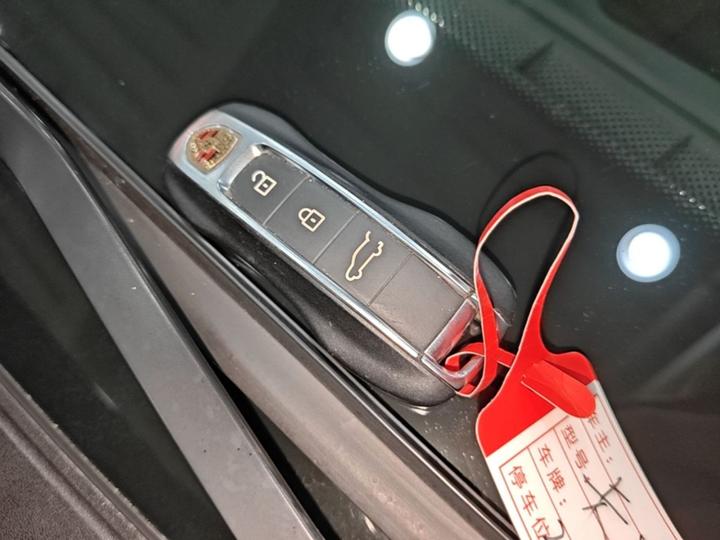2023 Cayenne 3.0T Platinum photo 8