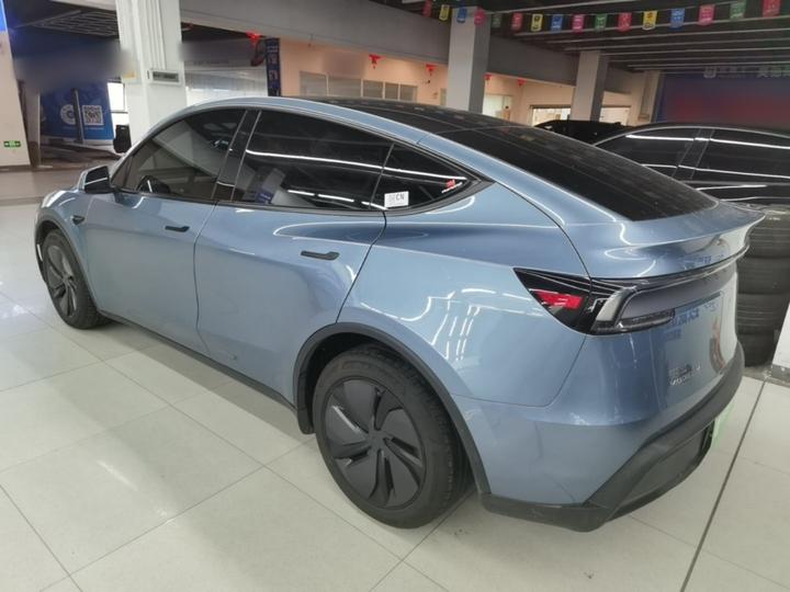 Model Y 2025 Long Range AWD Launch Edition photo 4