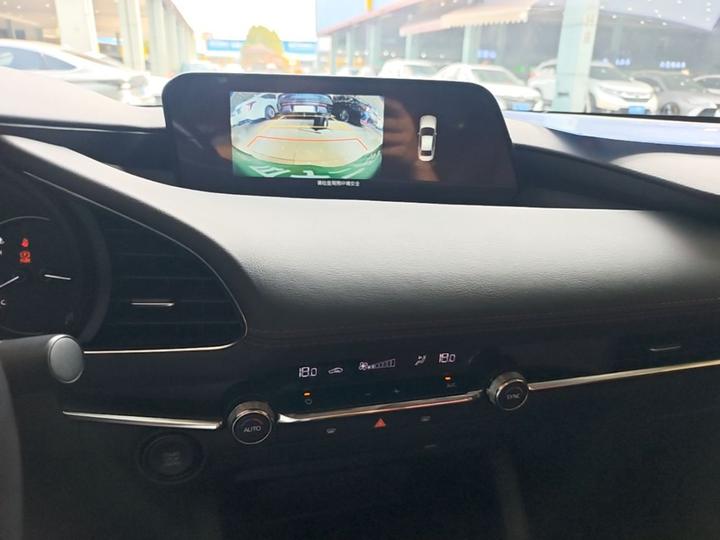 3 Axela 2023 2.0L AT photo 8