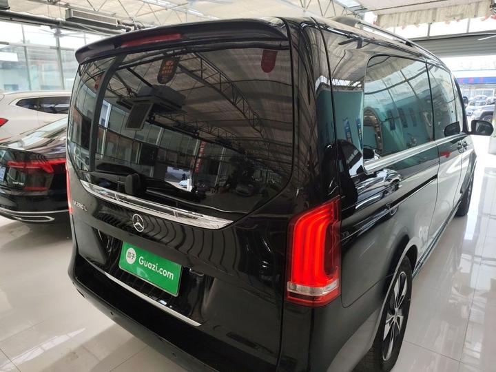 V-Class 2022 V 260 L Long Wheelbase Premium photo 3