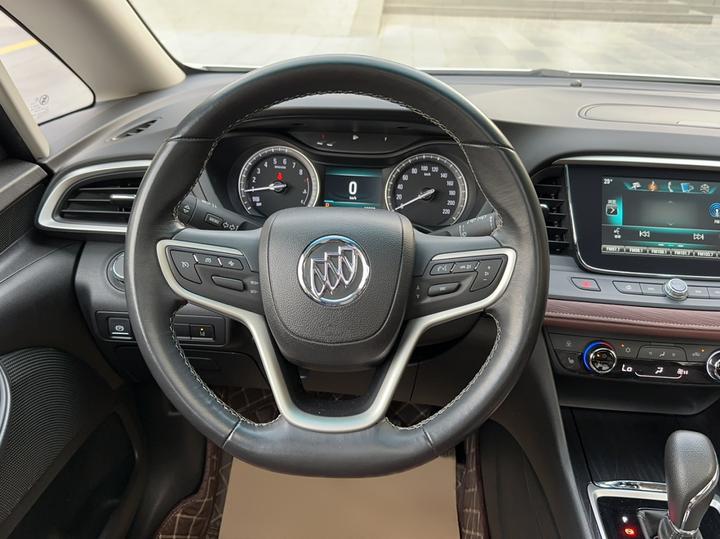 GL6 2018 18T 6-Seater Luxury photo 3